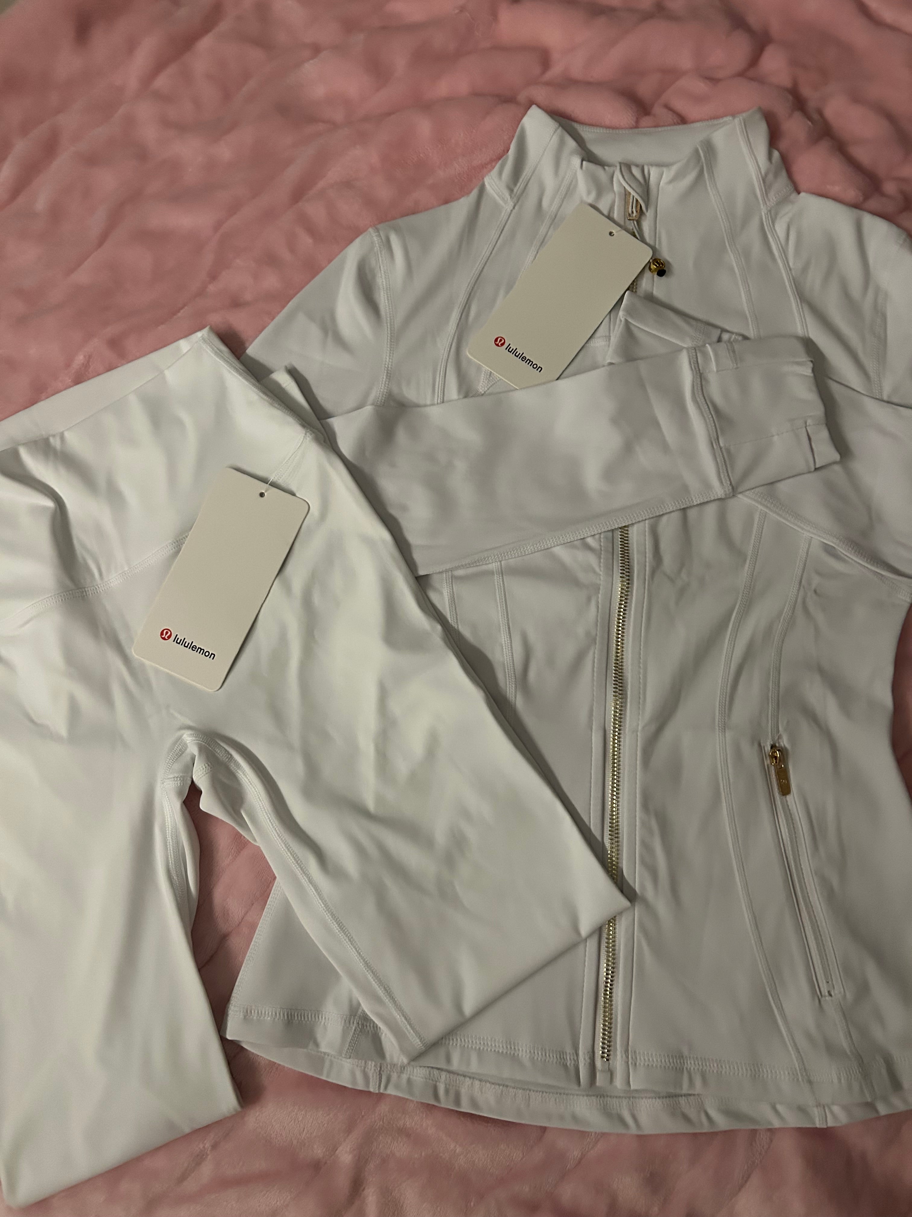 Define lululemon set (white)
